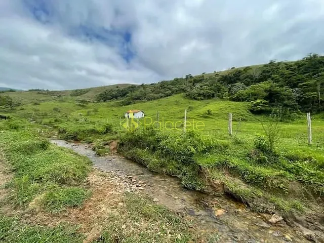 Chácara com 1984400m², à venda, no bairro Cruz Pequena em Pindamonhangaba