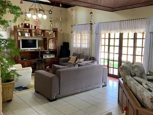 Chácara com 4000m² 4 quartos e 5 banheiros, à venda, no bairro Pessegueiro em Extrema