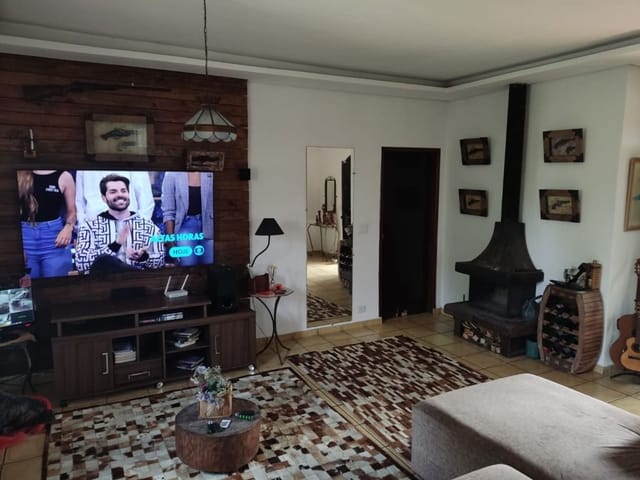 Chácara com 2100m² 4 quartos e 5 banheiros, à venda, no bairro Parque São Lucas em Embu-Guaçu