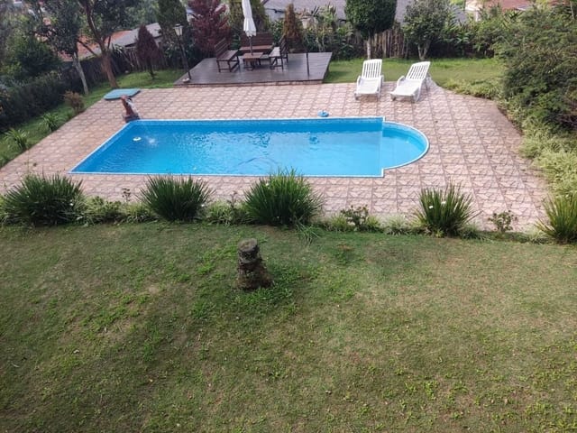 Chácara com 2100m² 4 quartos e 5 banheiros, à venda, no bairro Parque São Lucas em Embu-Guaçu