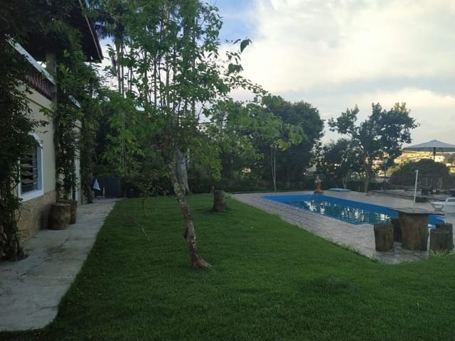 Chácara com 2100m² 4 quartos e 5 banheiros, à venda, no bairro Parque São Lucas em Embu-Guaçu