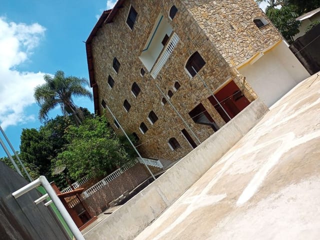 Chácara com 2600m² 7 quartos e 6 banheiros, à venda, no bairro Chácara Santa Maria em Itapecerica da Serra
