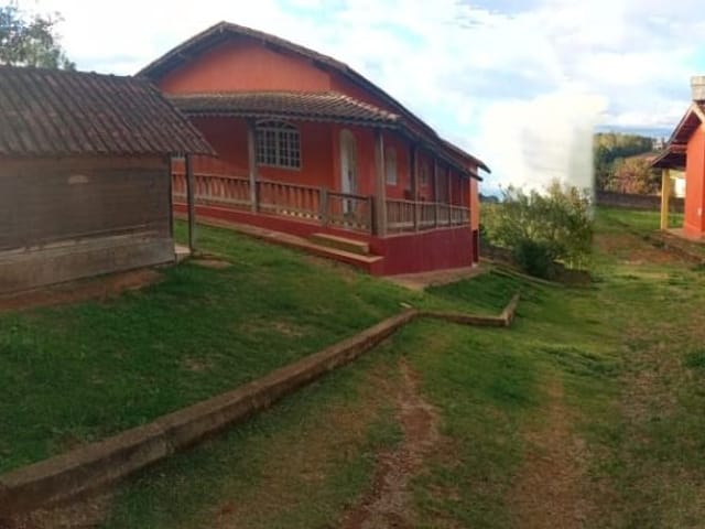 Chácara com 1200m² 4 quartos e 2 banheiros, à venda, no bairro Cupim em Ibiúna