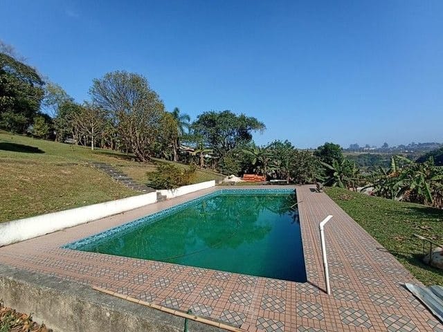 Chácara com 6700m² 5 quartos e 3 banheiros, à venda, no bairro Caucaia do Alto em Cotia