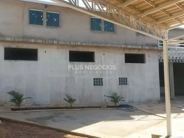 Chácara com 2400m² 5 quartos e 7 banheiros, à venda, no bairro Jardim Bandeirantes em Sorocaba
