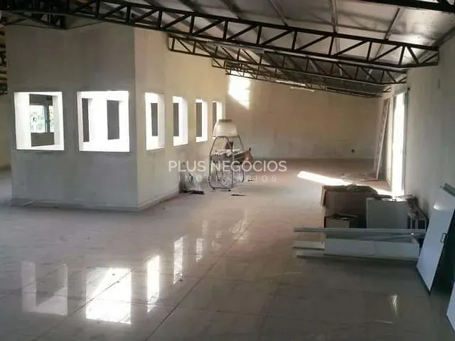 Chácara com 2400m² 5 quartos e 7 banheiros, à venda, no bairro Jardim Bandeirantes em Sorocaba
