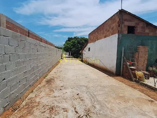 Chácara com 1000m² 2 quartos e 1 banheiro, à venda, no bairro Centro em Taubaté