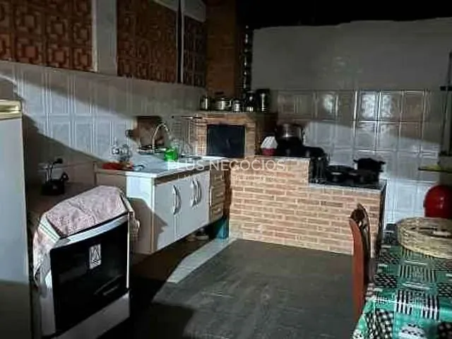Chácara com 2400m² 4 quartos e 3 banheiros, à venda, no bairro dona catarina em Mairinque
