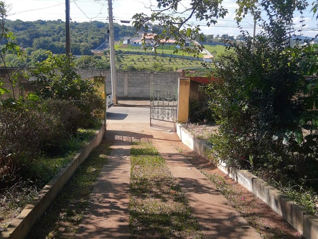 Chácara com 2500m² 3 quartos e 2 banheiros, à venda, no bairro Piracangaguá em Taubaté