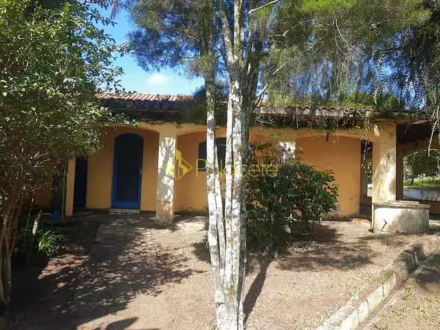 Chácara com 2500m² 3 quartos e 2 banheiros, à venda, no bairro Piracangaguá em Taubaté