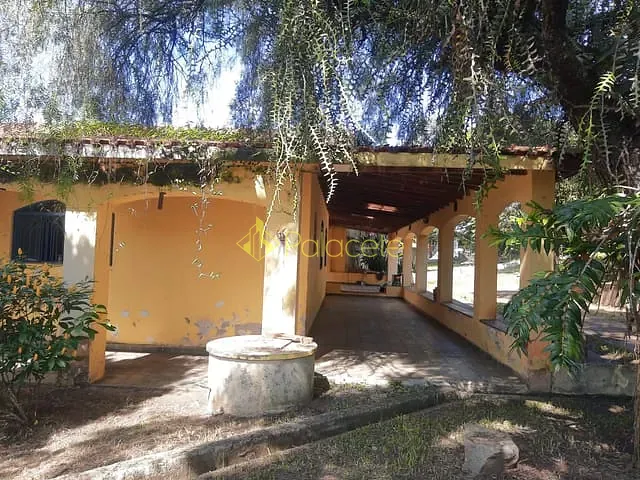 Chácara com 2500m² 3 quartos e 2 banheiros, à venda, no bairro Piracangaguá em Taubaté