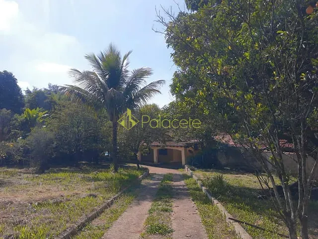 Chácara com 2500m² 3 quartos e 2 banheiros, à venda, no bairro Piracangaguá em Taubaté