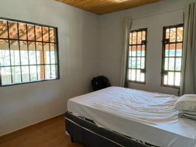 Chácara com 1100m² 3 quartos e 3 banheiros, à venda, no bairro Chácaras Manao em Mairinque