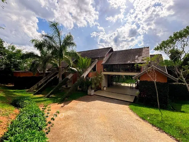 Chácara com 460m² 4 quartos e 4 banheiros, à venda, no bairro Chácaras Cataguá em Taubaté