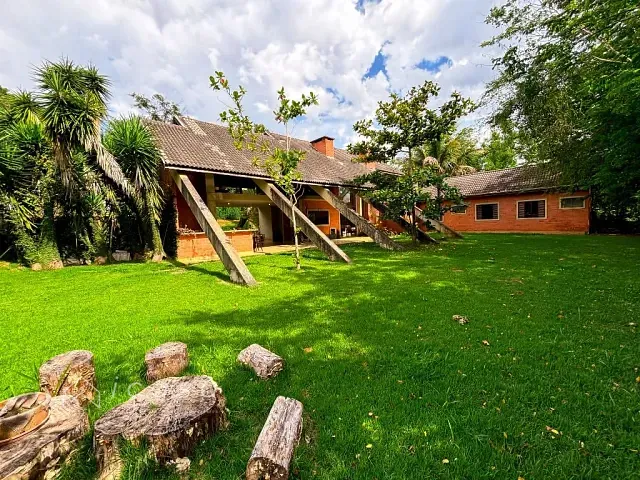 Chácara com 460m² 4 quartos e 4 banheiros, à venda, no bairro Chácaras Cataguá em Taubaté