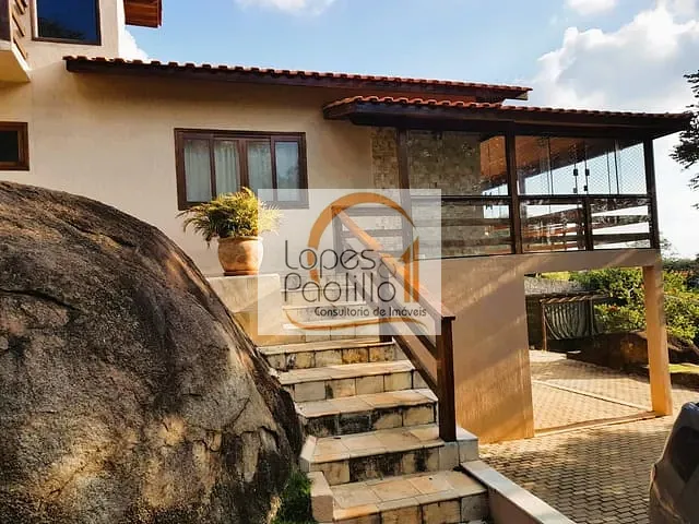 Chácara com 1077m² 3 quartos e 2 banheiros, à venda, no bairro Estância Santa Maria do Laranjal em Atibaia