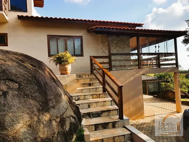 Chácara com 1077m² 3 quartos e 2 banheiros, à venda, no bairro Estância Santa Maria do Laranjal em Atibaia