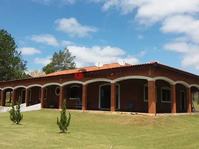 Chácara 4 quartos e 2 banheiros, à venda, no bairro Jardim Novo Aeroporto em Itapetininga
