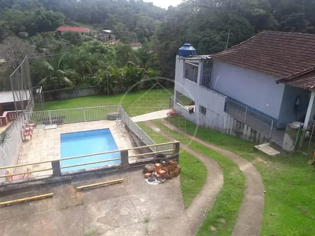 Chácara com 2250m² 5 quartos e 3 banheiros, à venda, no bairro Cipó em Embu-Guaçu