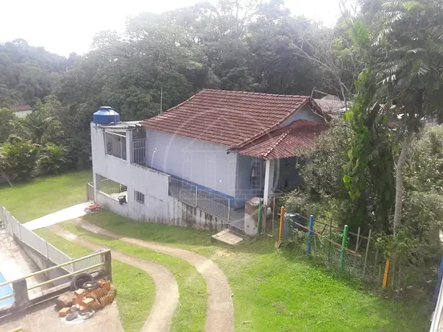 Chácara com 2250m² 5 quartos e 3 banheiros, à venda, no bairro Cipó em Embu-Guaçu