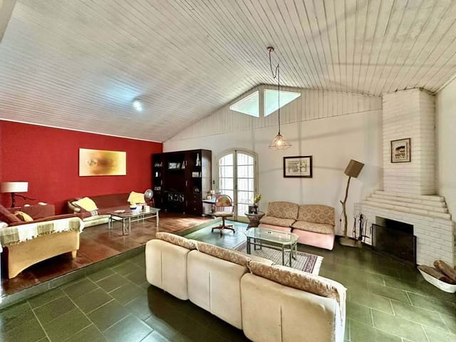 Casa 3 quartos e 4 banheiros, à venda, no bairro Jardim do Rio Cotia em Cotia