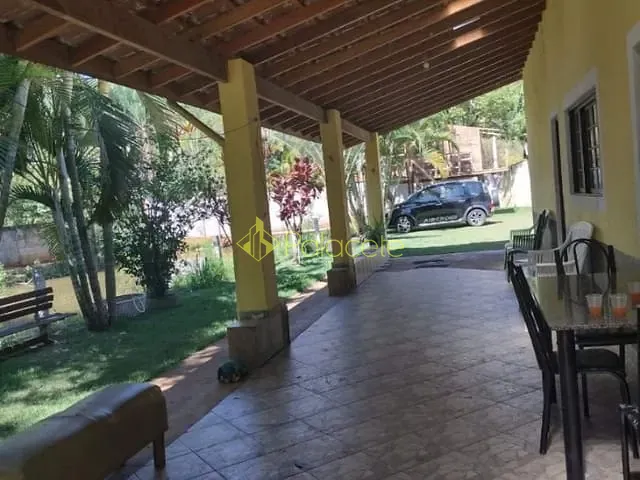 Chácara com 3000m² 3 quartos e 4 banheiros, à venda, no bairro Goiabal em Pindamonhangaba