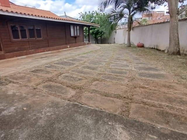 Chácara com 1046m² 4 quartos e 5 banheiros, à venda, no bairro Chácara Santa Lúcia em Carapicuíba
