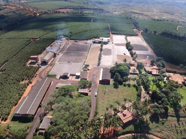 Fazenda com 1333000m², à venda, no bairro Centro em Piumhi