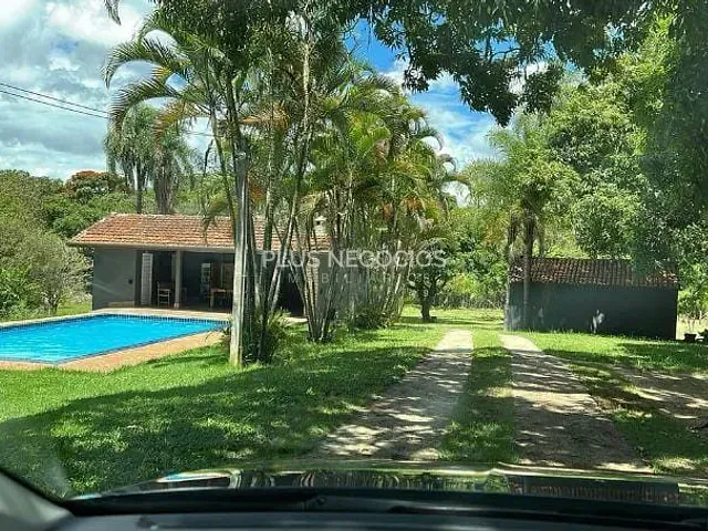 Chácara 3 quartos e 3 banheiros, à venda, no bairro Caputera em Sorocaba