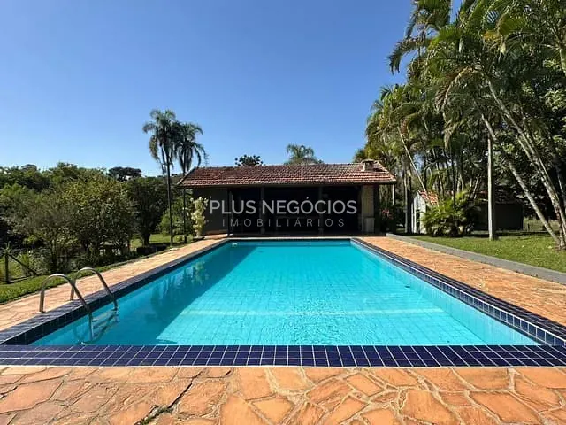 Chácara 3 quartos e 3 banheiros, à venda, no bairro Caputera em Sorocaba