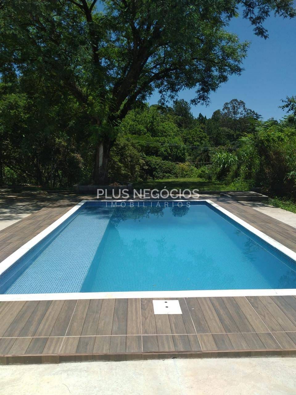 Chácara à venda com 3 quartos, 250m² - Foto 1