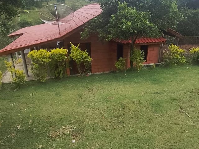 Chácara com 1000m² 2 quartos e 1 banheiro, à venda, no bairro LAGEADINHO em Ibiúna
