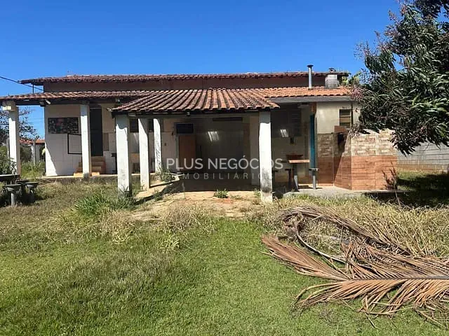 Chácara com 814m² 3 quartos e 3 banheiros, à venda, no bairro Res. Aquarius em Araçoiaba da Serra