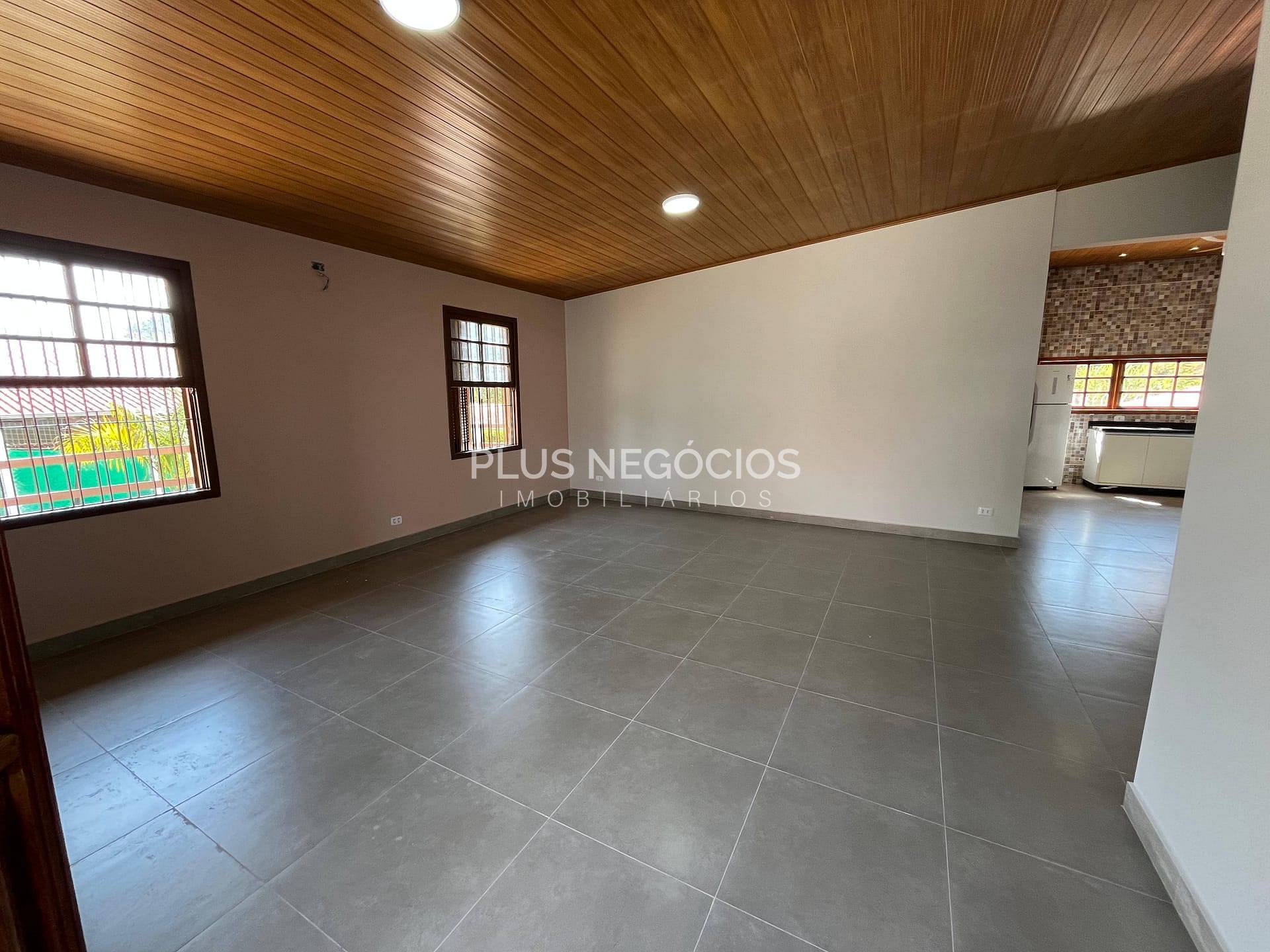 Chácara à venda com 3 quartos, 220m² - Foto 8