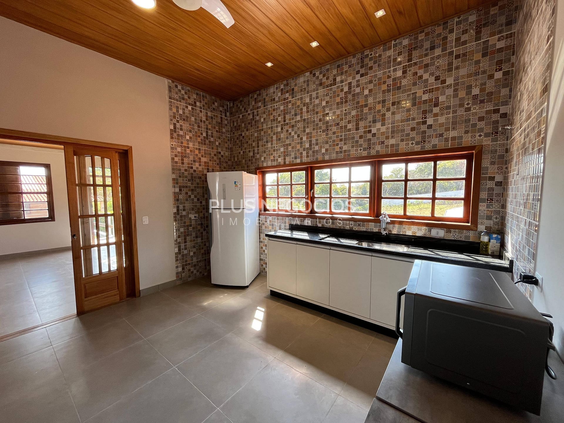 Chácara à venda com 3 quartos, 220m² - Foto 15