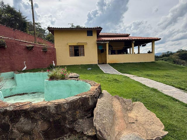 Chácara com 15000m² 4 quartos e 3 banheiros, à venda, no bairro Morro Grande em Extrema