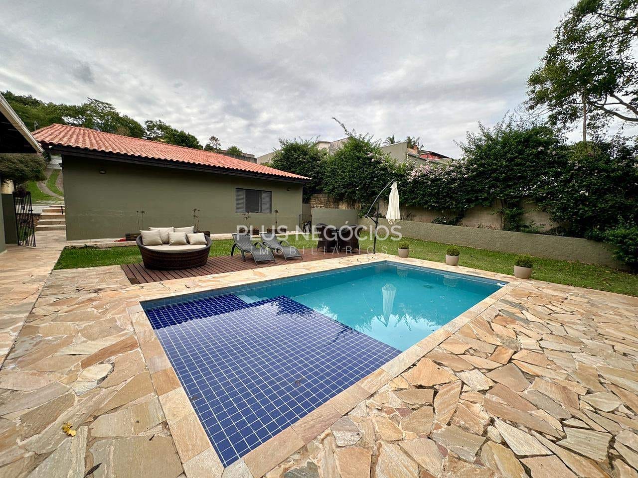 Chácara, 3 quartos, 2500 m² - Foto 1