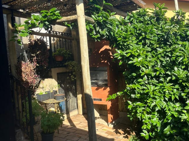 Sobrado com 330m² 3 quartos e 2 banheiros, à venda, no bairro Jardim Nova Extrema em Extrema