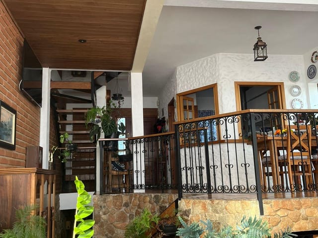 Sobrado com 330m² 3 quartos e 2 banheiros, à venda, no bairro Jardim Nova Extrema em Extrema