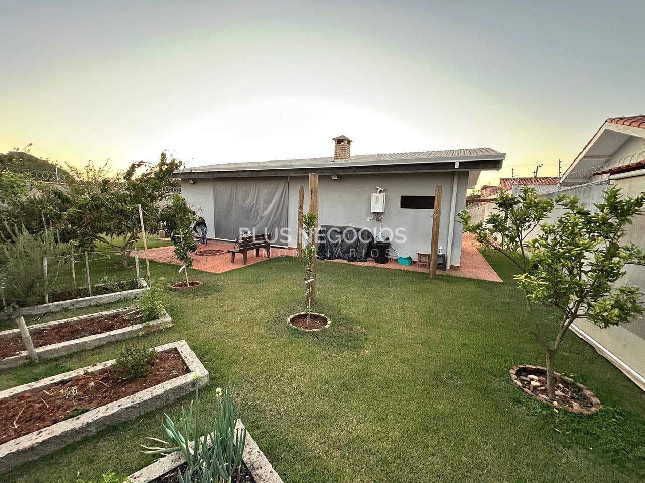 Chácara, 3 quartos, 1250 m² - Foto 1