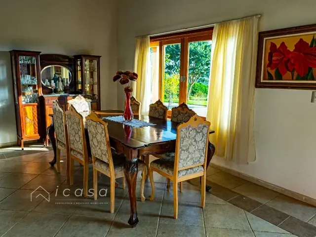 Chácara com 800m² 2 quartos e 2 banheiros, à venda, no bairro Chácaras Santa Rita em Caçapava