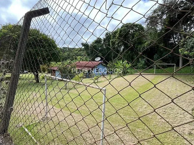 Chácara com 2000m² 2 quartos e 3 banheiros, à venda, no bairro cercado em Araçoiaba da Serra