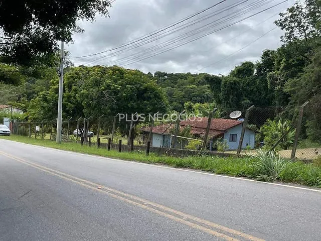 Chácara com 2000m² 2 quartos e 3 banheiros, à venda, no bairro cercado em Araçoiaba da Serra