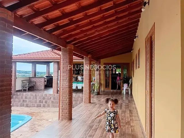 Chácara com 2000m² 2 quartos e 5 banheiros, à venda, no bairro Caguassu em Sorocaba