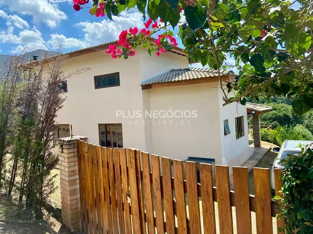 Chácara com 1000m² 3 quartos e 3 banheiros, à venda, no bairro Condomínio Sítio dos Pessegueiros (Paruru) em Ibiúna