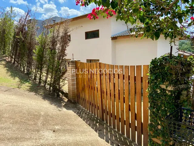 Chácara com 1000m² 3 quartos e 3 banheiros, à venda, no bairro Condomínio Sítio dos Pessegueiros (Paruru) em Ibiúna