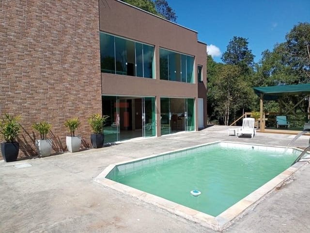 Chácara com 18000m² 4 quartos e 5 banheiros, para alugar, no bairro Itajacuru em Colombo