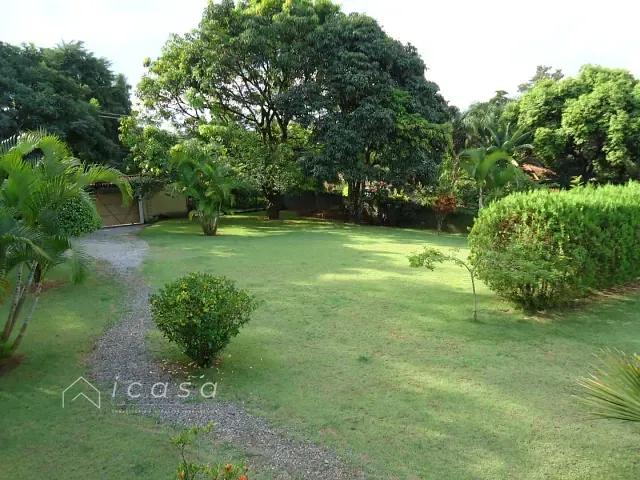 Chácara com 1570m² 3 quartos e 2 banheiros, à venda, no bairro Jardim Uirá em São José dos Campos