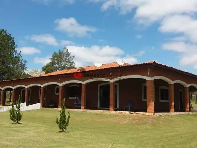Chácara 4 quartos e 2 banheiros, à venda, no bairro Jardim Novo Aeroporto em Itapetininga