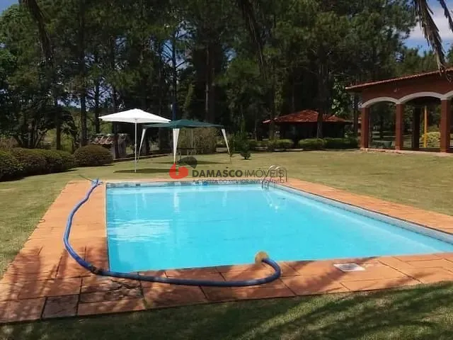 Chácara 4 quartos e 2 banheiros, à venda, no bairro Jardim Novo Aeroporto em Itapetininga